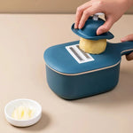 Mandoline cuisine bleue et épurée avec récipient - Vignette | LA CUISINE DE MAMIE