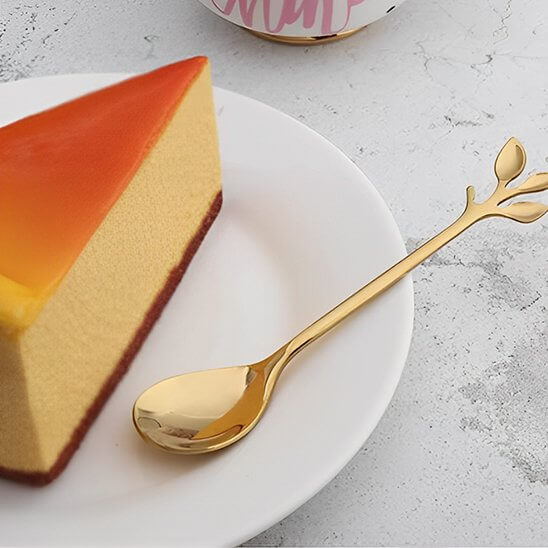cuillere-a-dessert-manche-fin-et-delicat