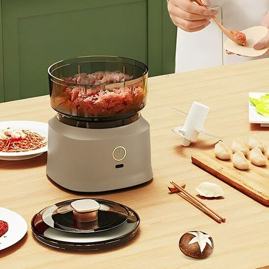 hachoir-electrique-professionnel-robuste-en-cuisine