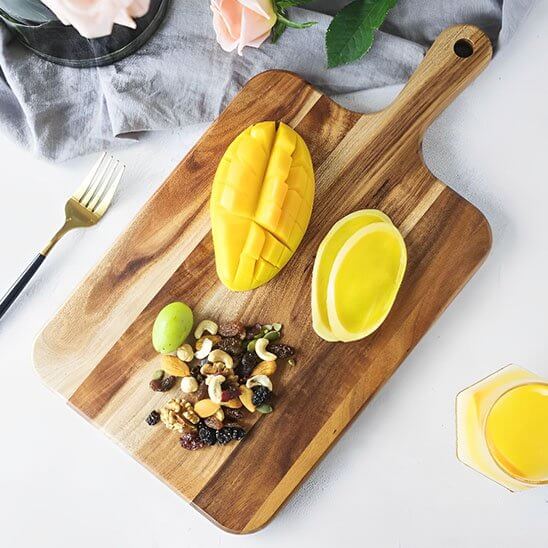 planche-en-bois-a-decouper-elegance-naturelle
