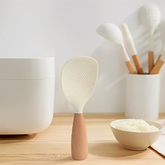 spatule-de-cuisine-rouge-pour-poele-antiadhesive